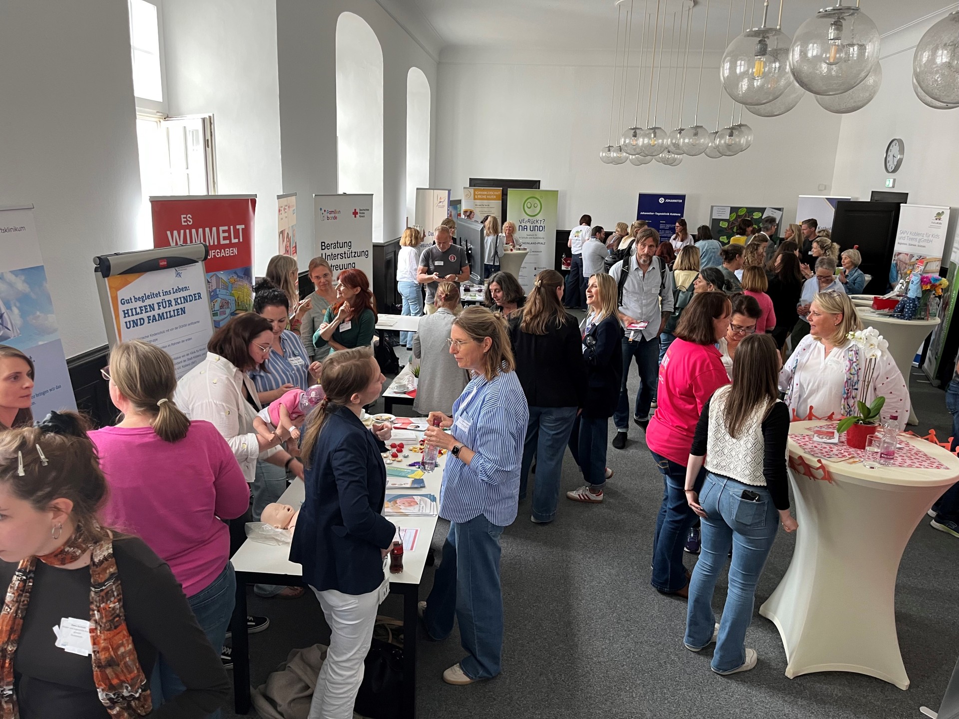 Reger Austausch bei der Gesundheitsmesse im Rathaus.