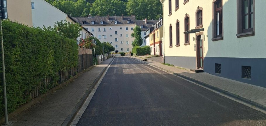 Straße vor Häusern