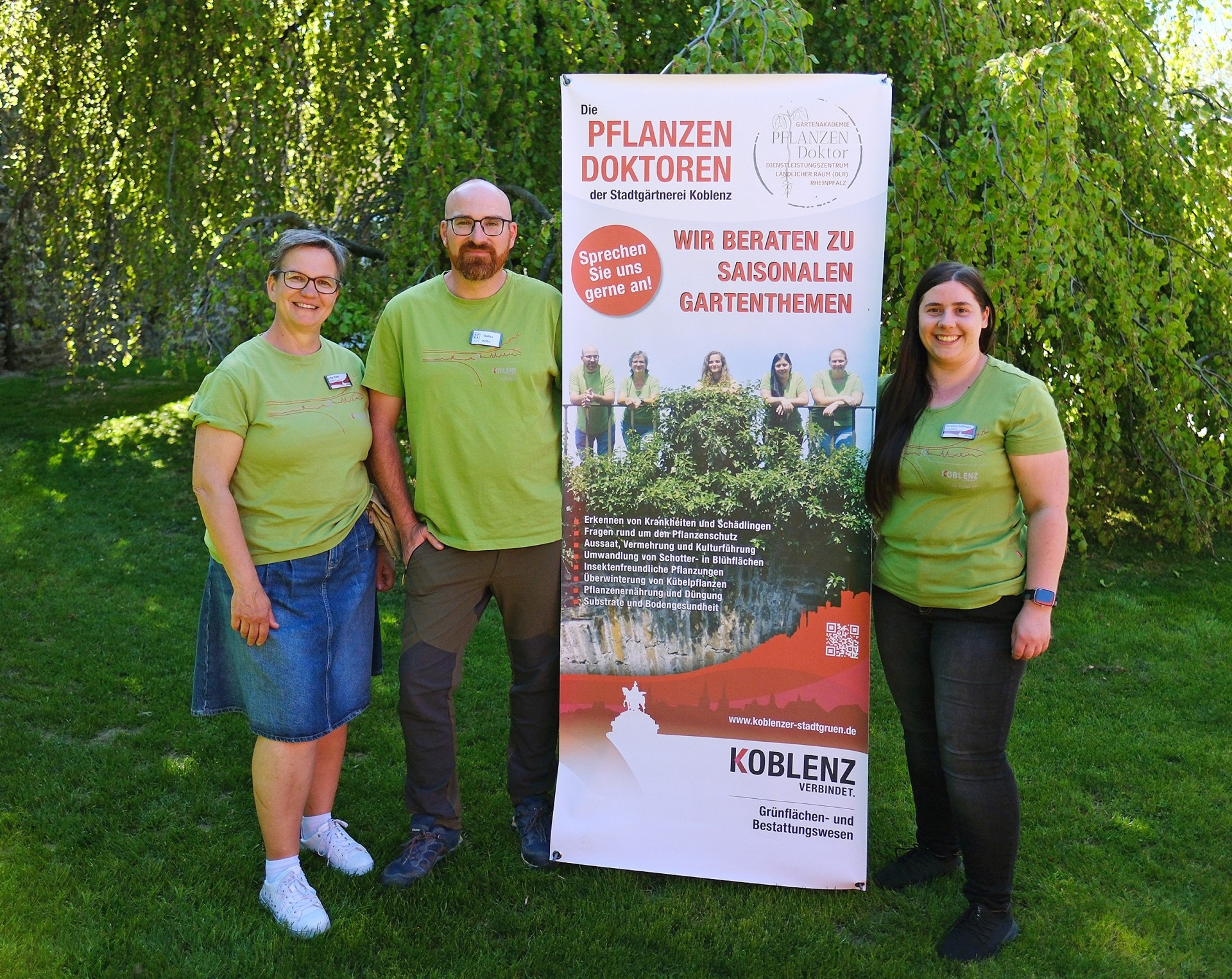 Die Pflanzendoktoren der Stadtgärtnerei beraten zu Themen wie Beetumgestaltung, Pflanzenkrankheiten und Bodengesundheit.