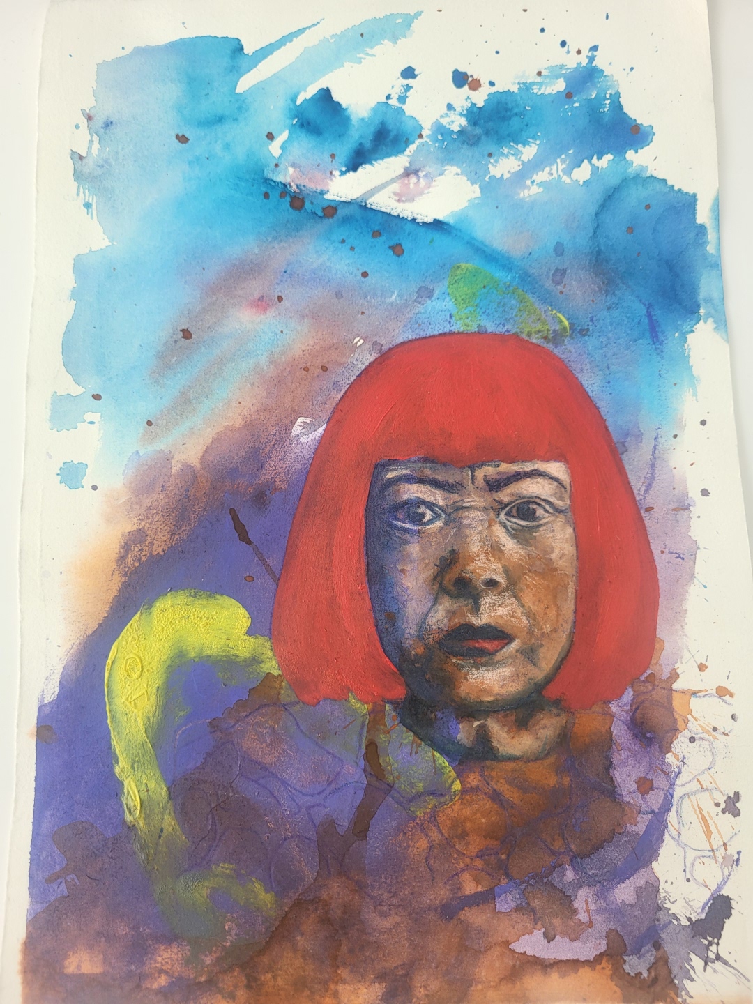 Eine gemalte Frau auf einem Kunstwerk.