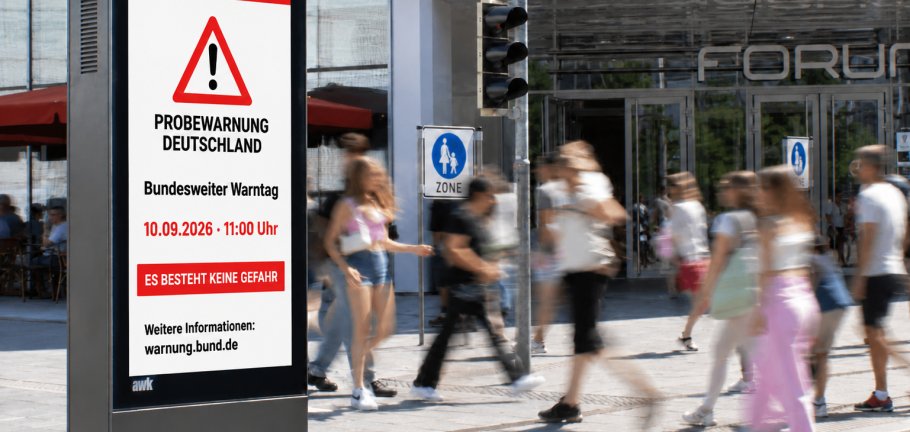 Mockup Amtliche Warnung auf Screen am Zentralplatz Mockup Amtliche Warnung auf Screen am Zentralplatz