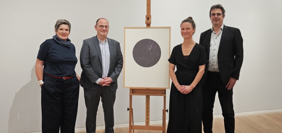 v. l. n. r.: Elisabeth Sauer-Kirchlinne, Vorsitzende des Freundekreises der Koblenzer Museen, Ingo Schneider, Dezernent für Bildung & Kultur der Stadt Koblenz, Lena Feldmann, Künstlerin und Dr. Matthias von der Bank, Direktor Mittelrhein-Museum v. l. n. r.: Elisabeth Sauer-Kirchlinne, Vorsitzende des Freundekreises der Koblenzer Museen, Ingo Schneider, Dezernent für Bildung & Kultur der Stadt Koblenz, Lena Feldmann, Künstlerin und Dr. Matthias von der Bank, Direktor Mittelrhein-Museum