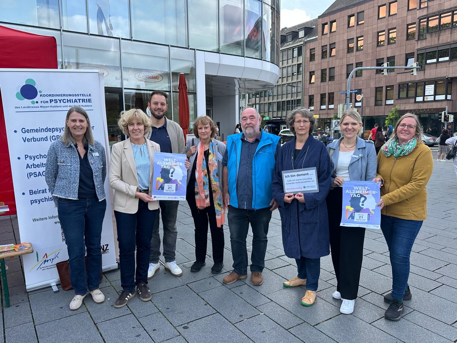 Susanne Ott (Stadtverwaltung Koblenz), Dr. Dagmar Kranz (Bürgermeisterin der Stadt Koblenz), Thomas Putz (Stadtverwaltung Koblenz), Ursula Wolff-Krieger (Netzwerk Demenz), Uwe Baumann (Netzwerk Demenz), Susanne Schwandt (Lokale Allianz für Menschen mit Demenz), Meike Koch (Kreisverwaltung Mayen-Koblenz), Nathalie Kasten (Stadtverwaltung Koblenz)