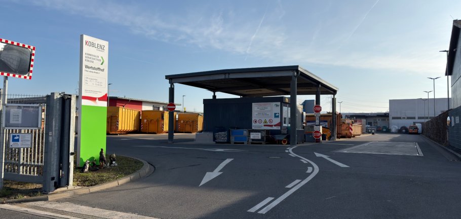 Der Wertstoffhof schließt am Dienstag und Mittwoch, 27. und 28. Oktober 2026, bereits um 15:30 Uhr Der Wertstoffhof schließt am Dienstag und Mittwoch, 27. und 28. Oktober 2026, bereits um 15:30 Uhr