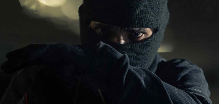 Maskierter Einbrecher Maskierter Einbrecher