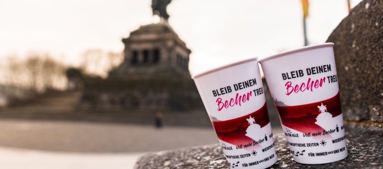 Koblenz Mehrweg-Becher vor Deutschem Eck Koblenz Mehrweg-Becher vor Deutschem Eck