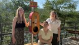 Der Sonnencreme-Spender an den Schlossstufen stammt aus einer gemeinsamen Initiative der Klimaleitstelle der Stadt Koblenz Der Sonnencreme-Spender an den Schlossstufen stammt aus einer gemeinsamen Initiative der Klimaleitstelle der Stadt Koblenz