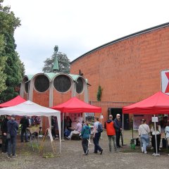 Infovormittag zum Projekt KO-Rauental auf dem Kirchen-Vorplatz
