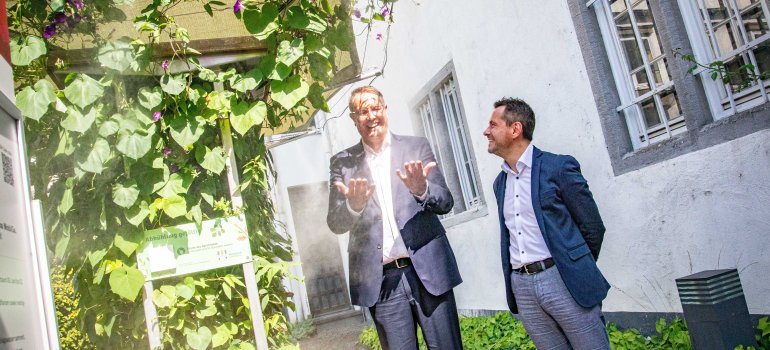 Rathausbesuch des Ministerpräsidenten Schweitzer Der rheinland-pfälzische Ministerpräsident Alexander Schweitzer besucht im Rahmen einer Pressereise das Koblenzer Rathaus und informiert sich dort bei der Klimaleitstelle der Stadtverwaltung und Oberbürgermeister David Langner über die Klimamaßnahmen in Koblenz.