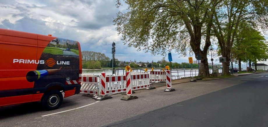 Der Leinpfad in Pfaffendorf muss wegen notwendiger Arbeiten an der Erdgasleitung für ca. vier Wochen gesperrt werden. Der Leinpfad in Pfaffendorf muss wegen notwendiger Arbeiten an der Erdgasleitung für ca. vier Wochen gesperrt werden.