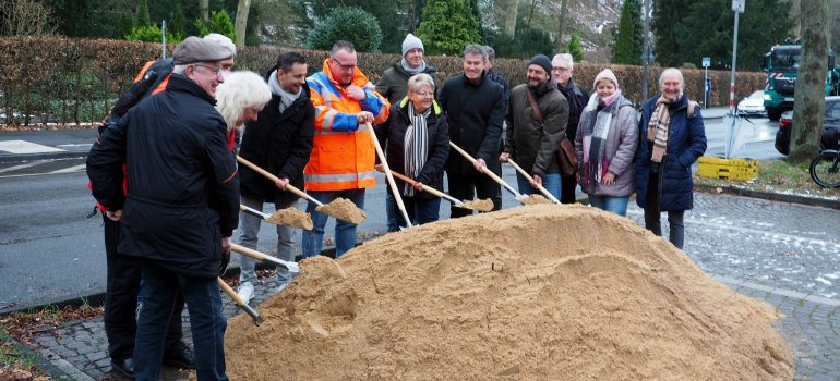 Symbolischer Spatenstich zum Ausbau der Beatusstraße für den Radverkehr Symbolischer Spatenstich zum Ausbau der Beatusstraße für den Radverkehr