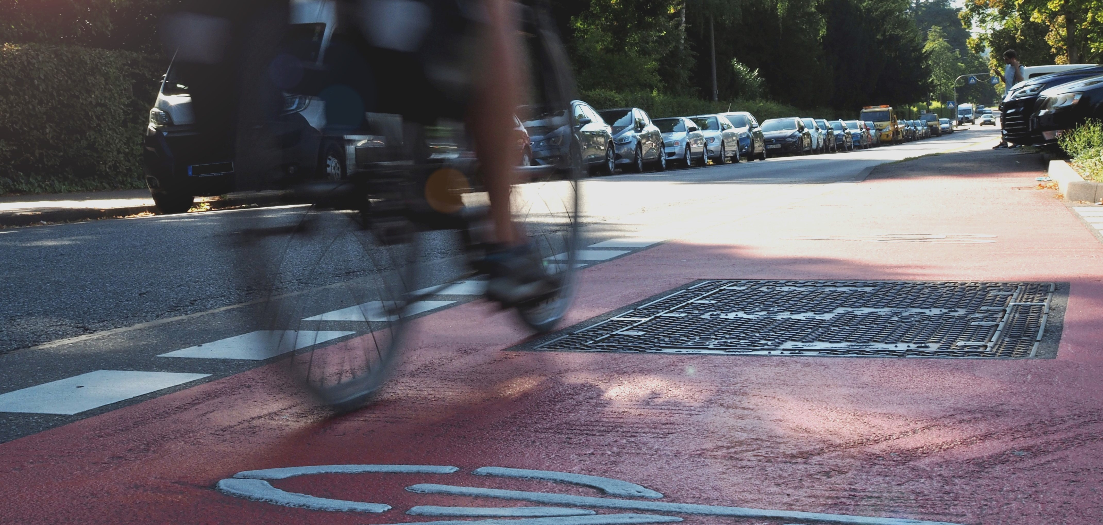 Radweg in der Beatusstraße stadtauswärts auf der Höhe des Penny-Marktes