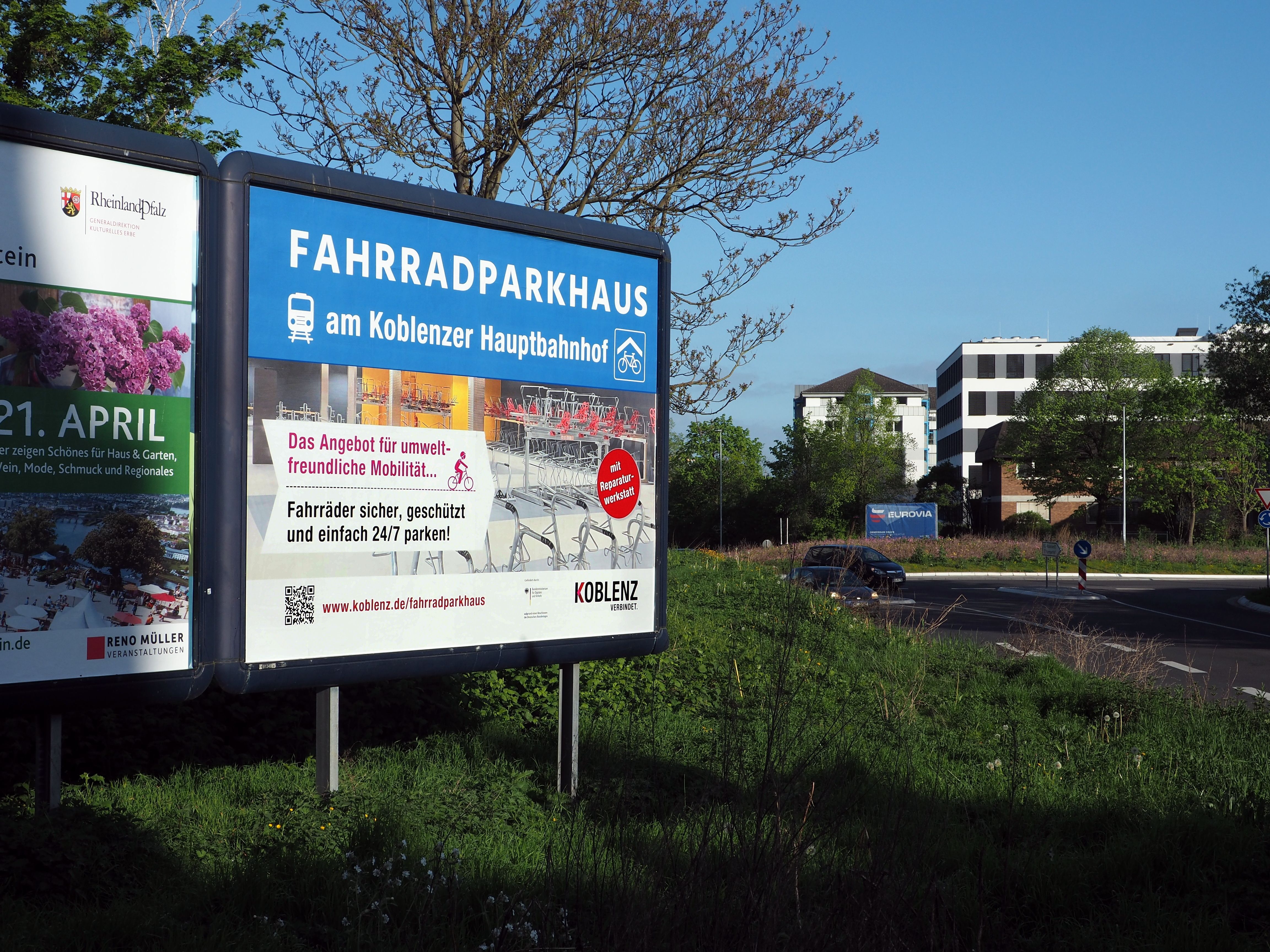 Großflächenplakat Fahrradparkhaus Koblenzer Straße / Kurt-Schumacher-Brücke