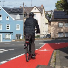 Aufstellfläche für den Radverkehr Arenberger Straße in Niederberg zur Weiterfahrt auf der L27