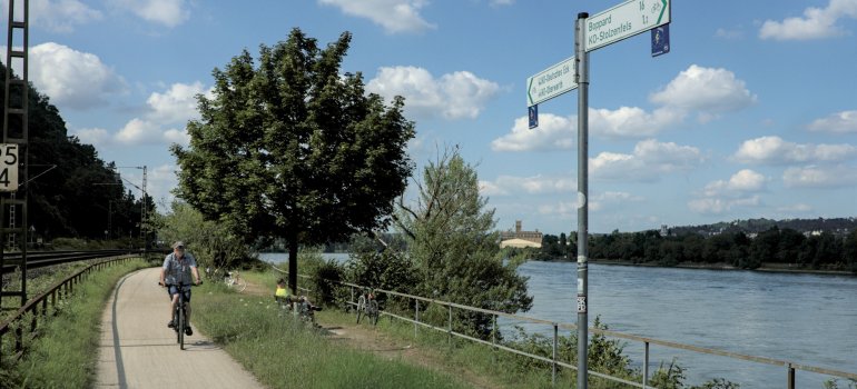Der Rheinradweg zwischen Königsbach und dem Koblenzer Stadtteil Stolzenfels wird im Anschluss an die Leitungsverlegung ausgebaut Der Rheinradweg zwischen Königsbach und dem Koblenzer Stadtteil Stolzenfels wird im Anschluss an die Leitungsverlegung ausgebaut