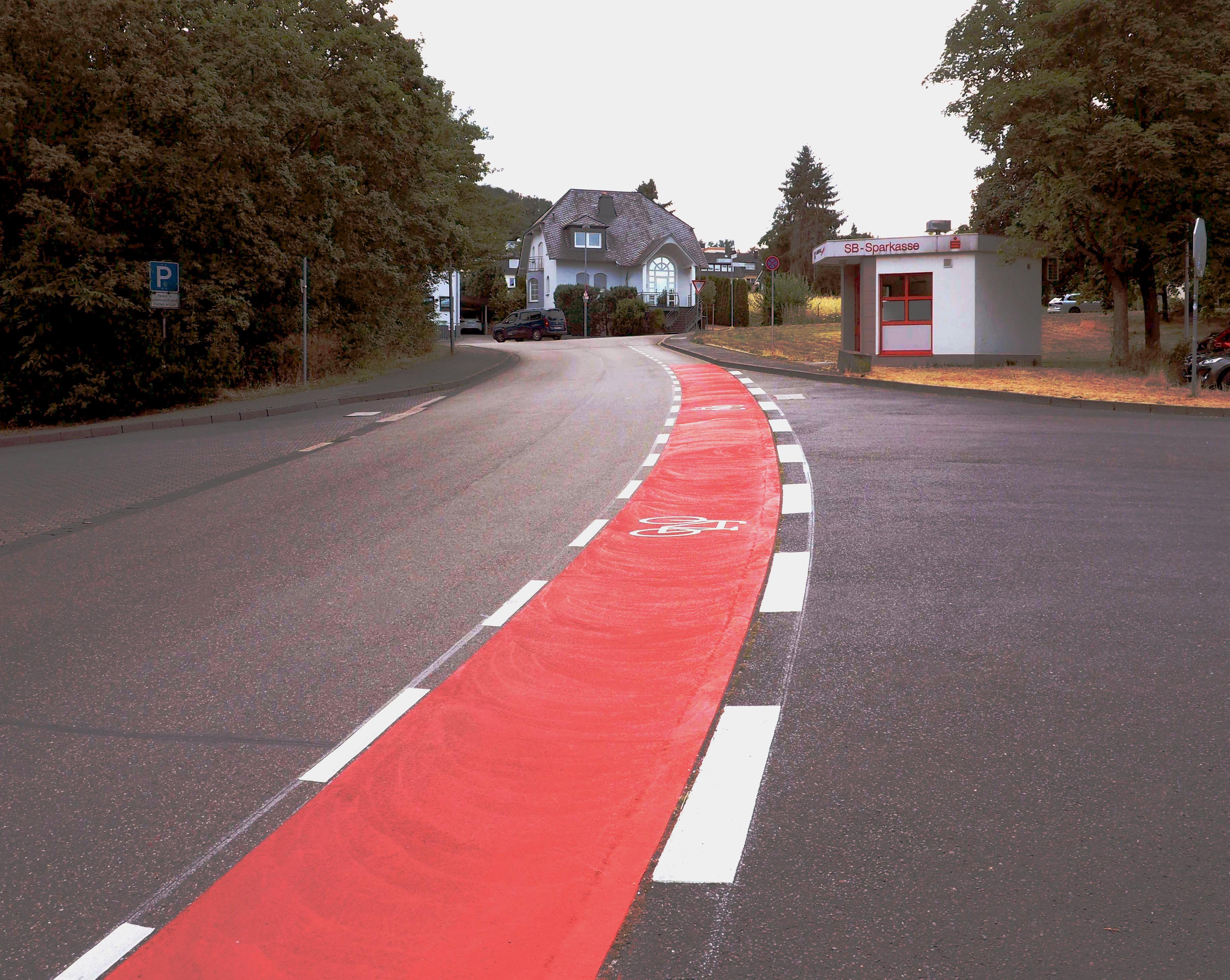 Neuer Schutzstreifen in Metternich in der Universitätsstraße