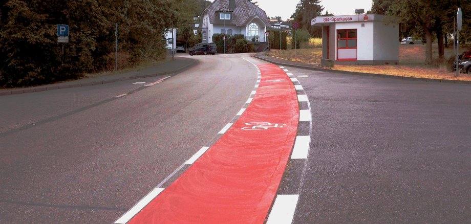 Neuer Schutzstreifen in Metternich in der Universitätsstraße Neuer Schutzstreifen in Metternich in der Universitätsstraße