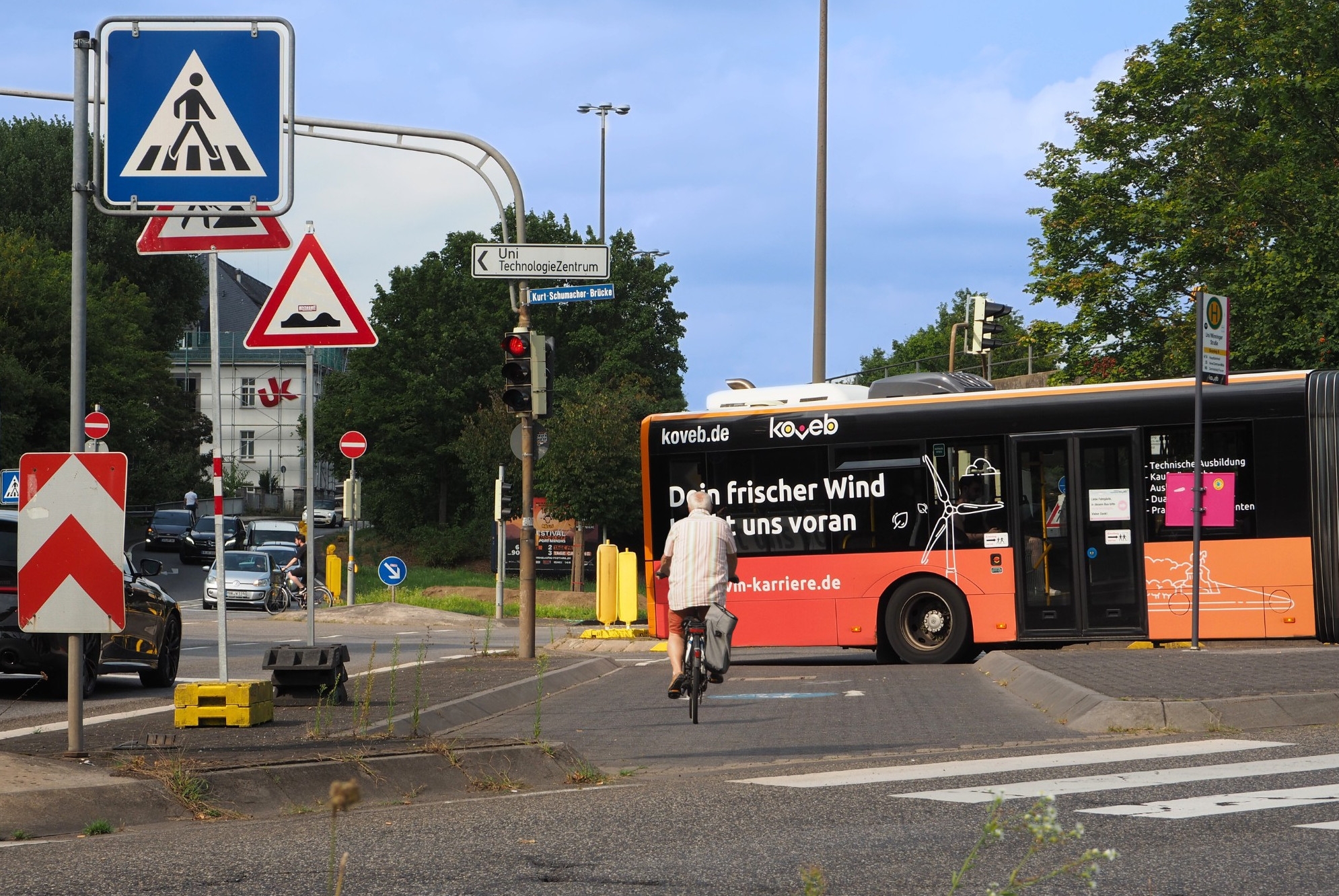 Der Kreuzungsbereich Winninger Straße / Oberweiher / Kurt-Schumacher-Brücke wird für den Bus-, Fuß- und Radverkehr umgestaltet.