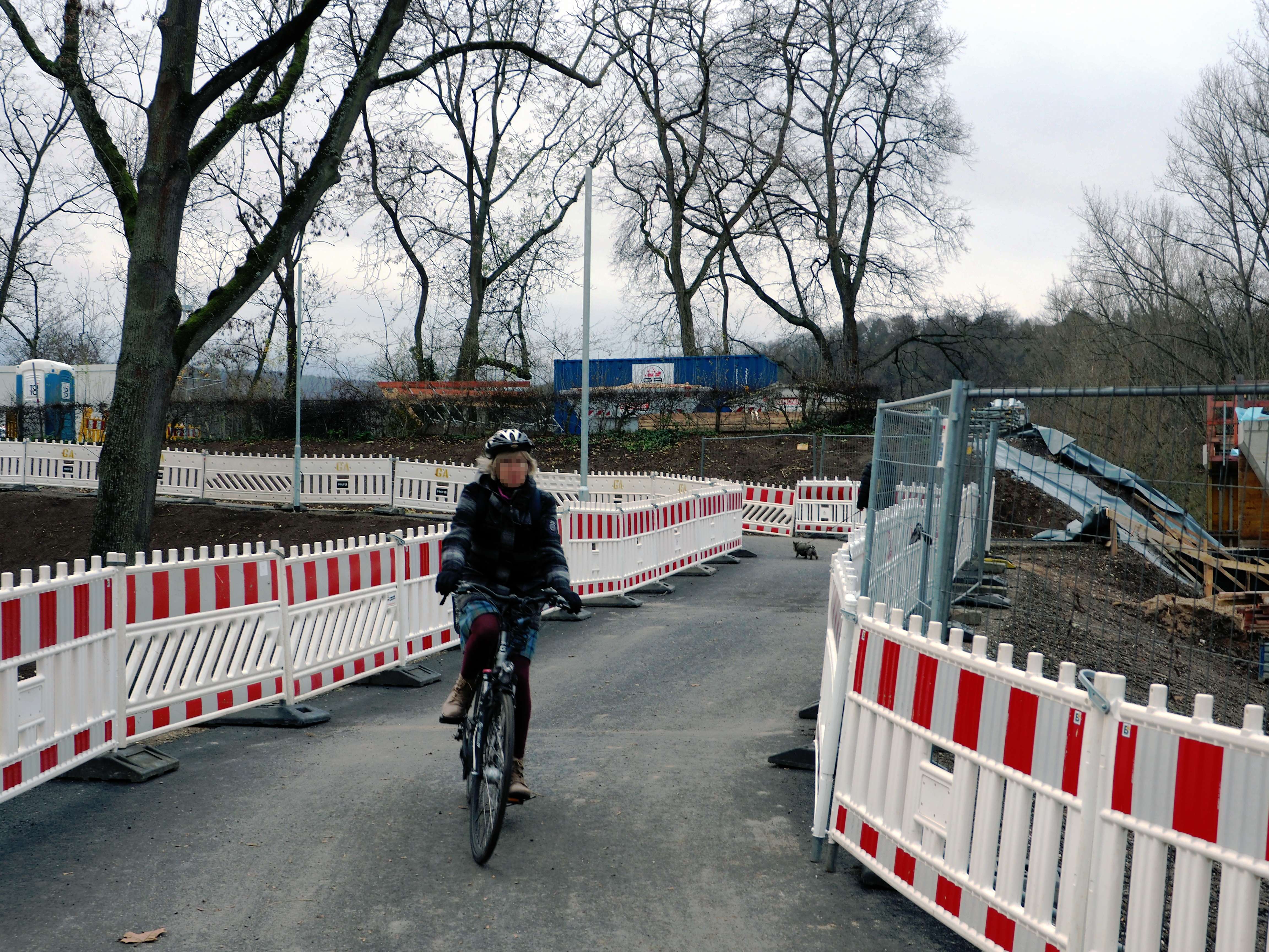 Rad- und Fußgängerrampe an der Mozartbrücke auf dem Oberwerth