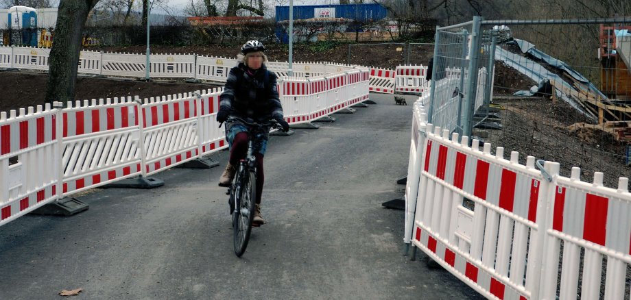 Rad- und Fußgängerrampe an der Mozartbrücke auf dem Oberwerth Rad- und Fußgängerrampe an der Mozartbrücke auf dem Oberwerth