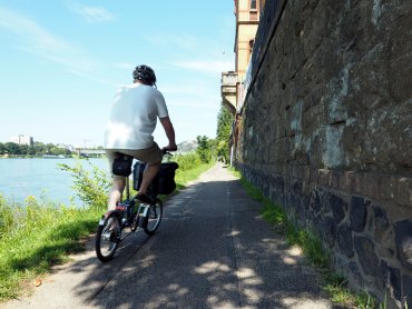 Der Leinpfad in Pfaffendorf wird ab dem 12.08.2024 für den Radverkehr ausgebaut Der Leinpfad in Pfaffendorf wird ab dem 12.08.2024 für den Radverkehr ausgebaut