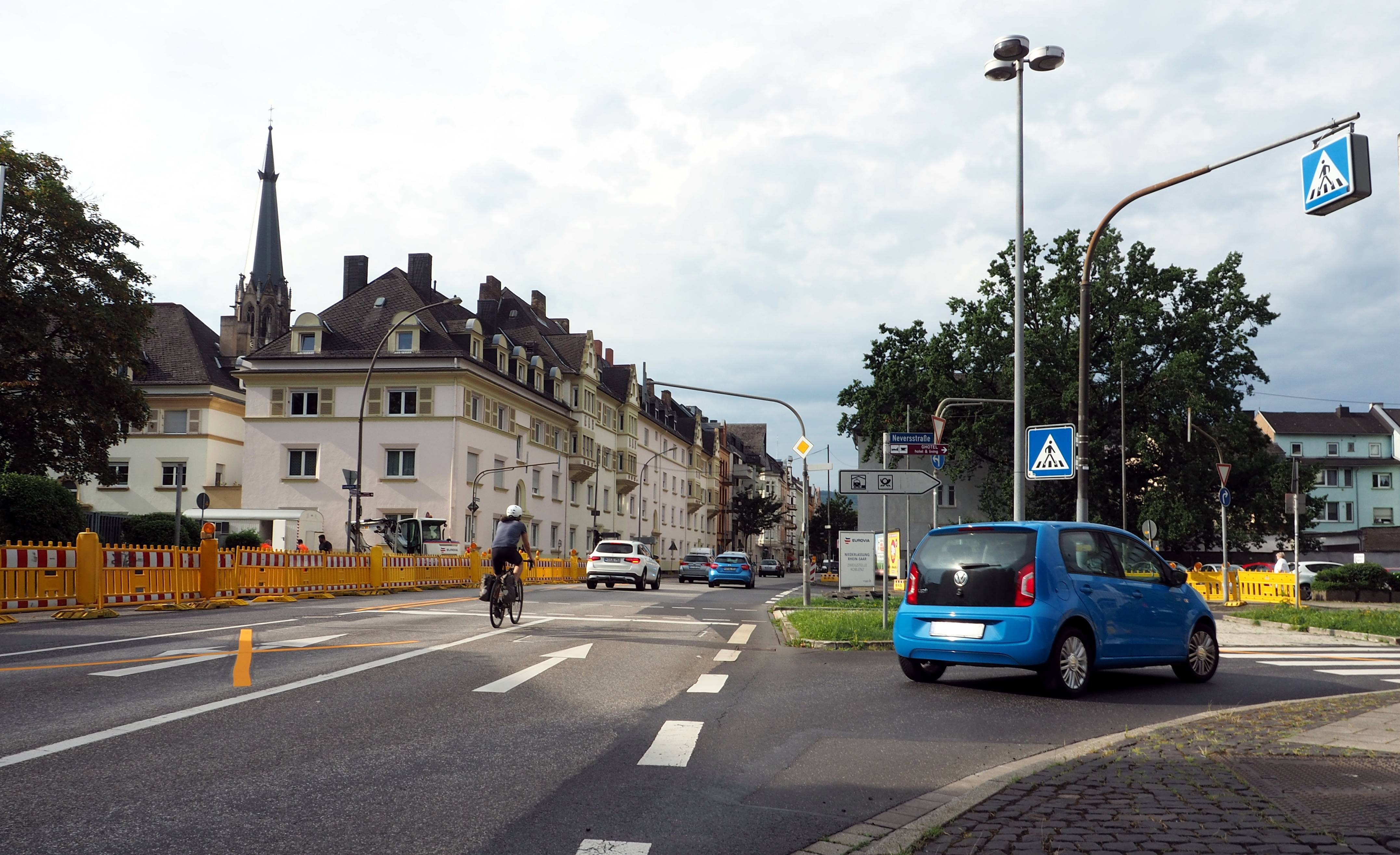Die Kreuzung Never-/Hohenzollernstraße inkl. Lichtsignalanlagen wird im Sinne des Fuß- und Radverkehrs umgebaut
