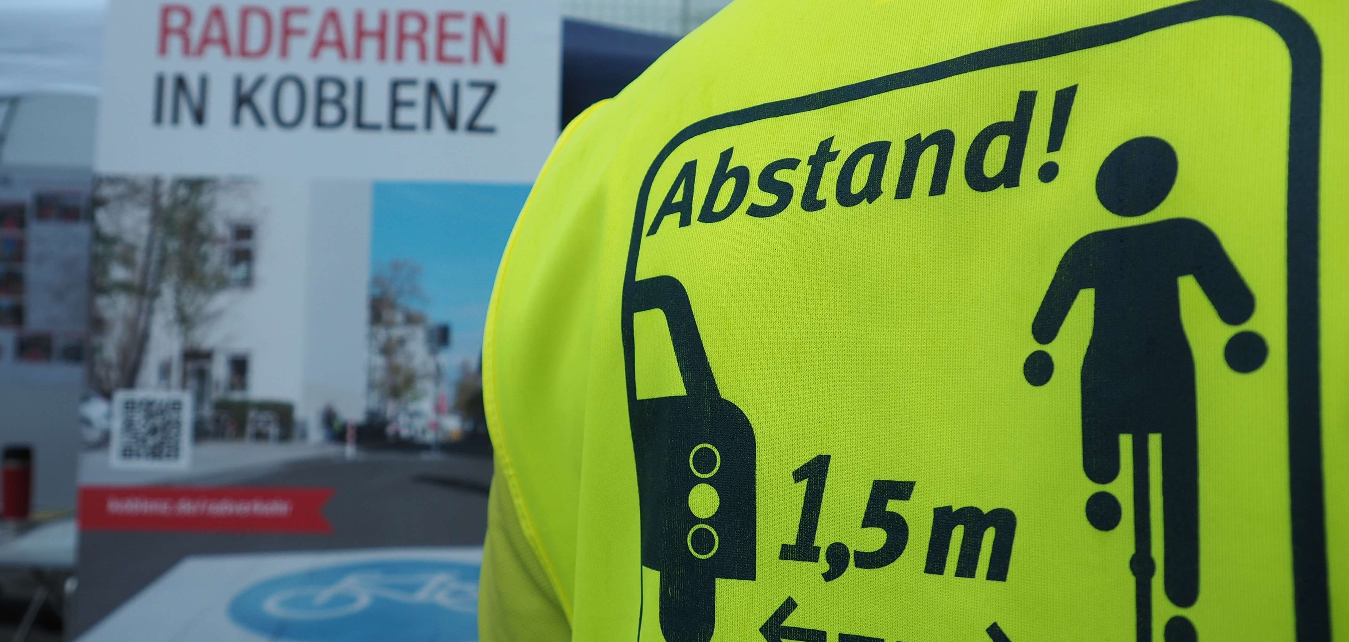 Warnweste mit Überholabstand