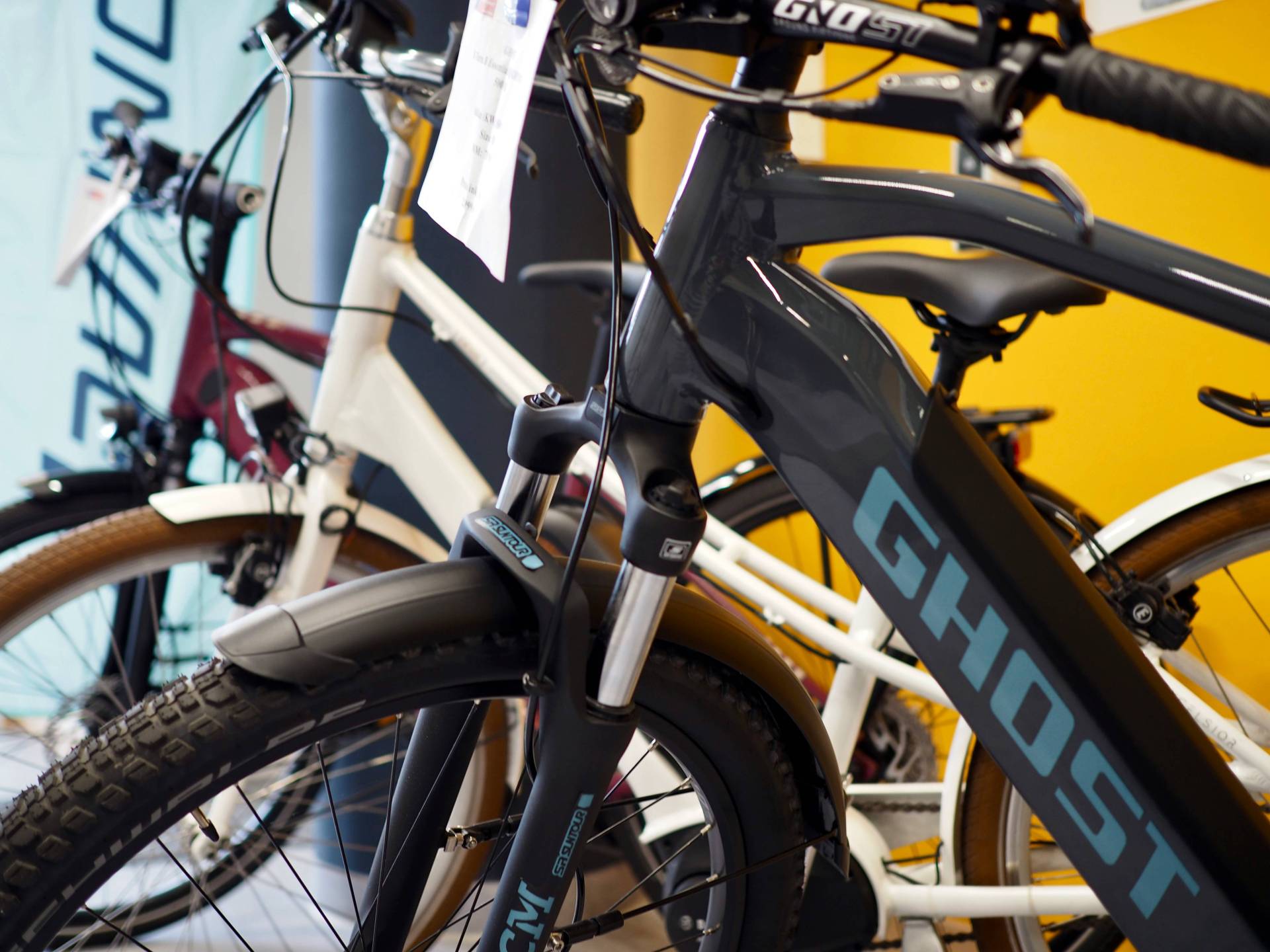 Verkaufsraum von Micha's Radatelier am Hauptbahnhof, einer der Aussteller der 1. Fahrradmesse auf dem Koblenzer Schängelmarkt. Verkaufsraum von Micha's Radatelier am Hauptbahnhof, einer der Aussteller der 1. Fahrradmesse auf dem Koblenzer Schängelmarkt.