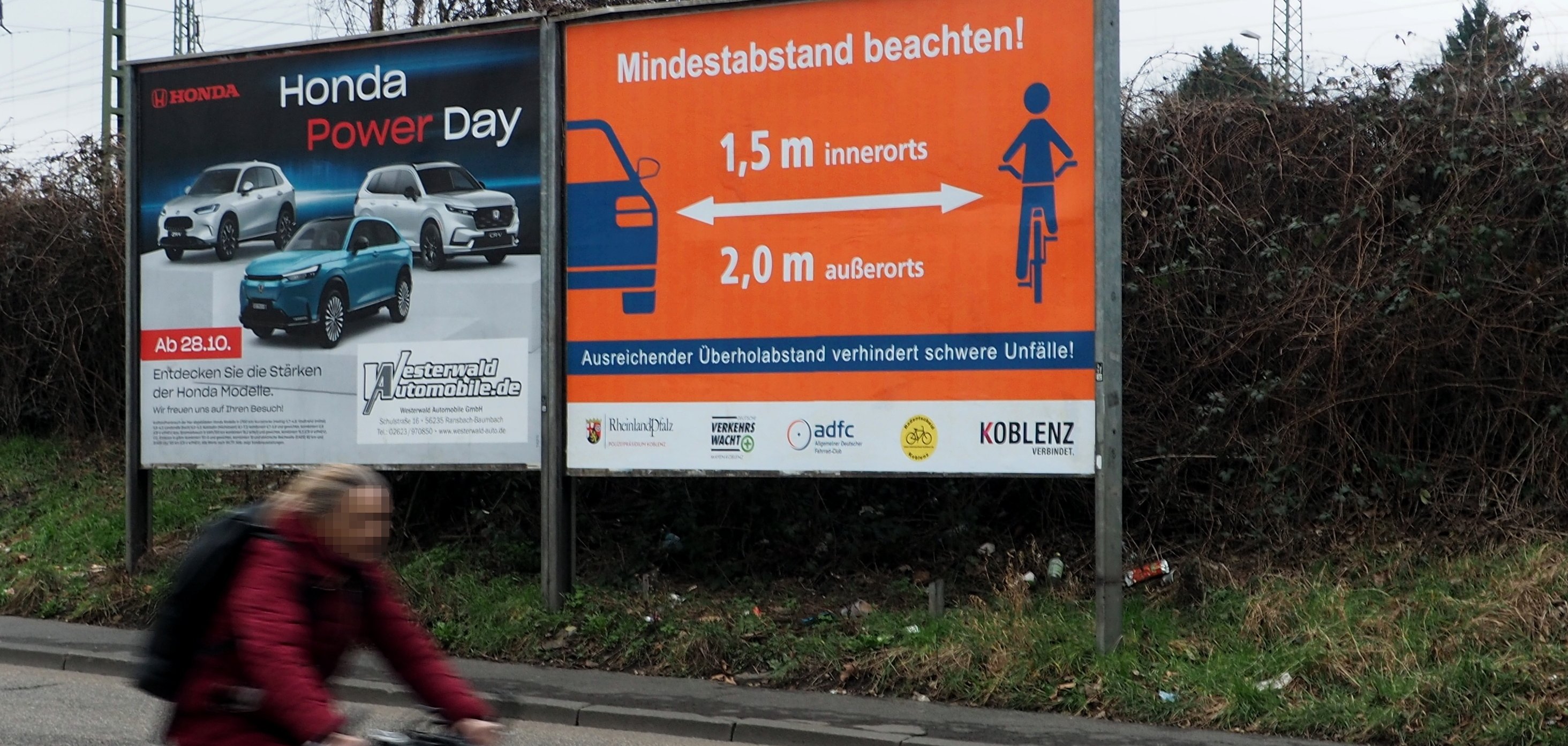Plakat Mindestabstand beachten! Standort  Andernacher Straße in Lützel