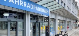 Im Fahrradparkhaus am Koblenzer Hbf können unterschiedliche Fahrradtypen sicher und witterungsgeschützt abgestellt werden.