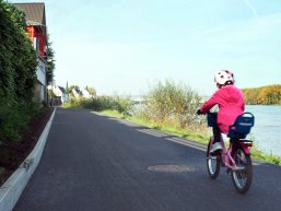 Entspanntes und sicheres Radfahren auf dem Leinpfad in Kesselheim ist nach der Sanierung möglich. Entspanntes und sicheres Radfahren auf dem Leinpfad in Kesselheim ist nach der Sanierung möglich.