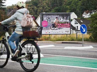Vom 24. August bis zum 13. September radelt Koblenz erneut für Klimaschutz, eine stärkere Förderung des Radverkehrs und ein lebenswertes Großstädtchen. Mehrere Großflächenplakate in Koblenz und Umland weisen auf die beliebte Kampagne hin.