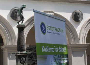 Stadtradeln Roll-Up am Schängelbrunnen bei Auftaktveranstaltung Stadtradeln Roll-Up am Schängelbrunnen bei Auftaktveranstaltung