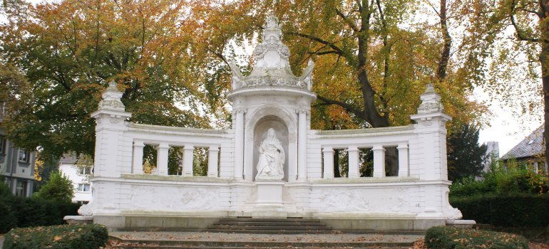 Kaiserin-Augusta-Denkmal
