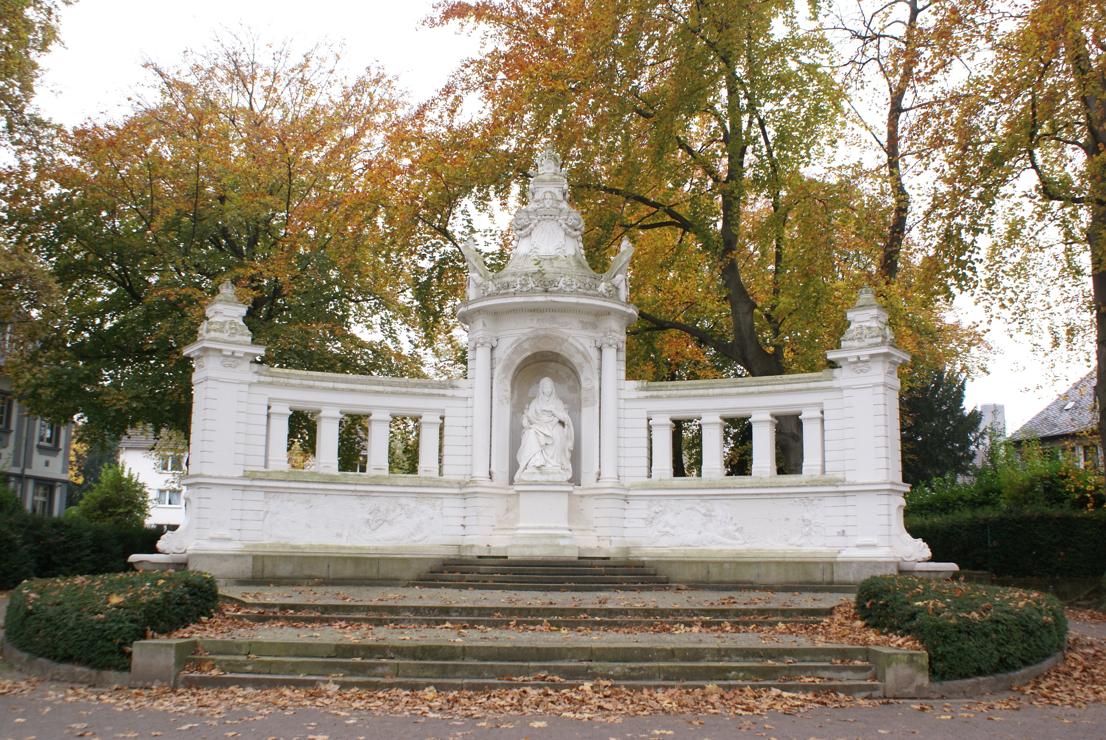 Kaiserin-Augusta-Denkmal