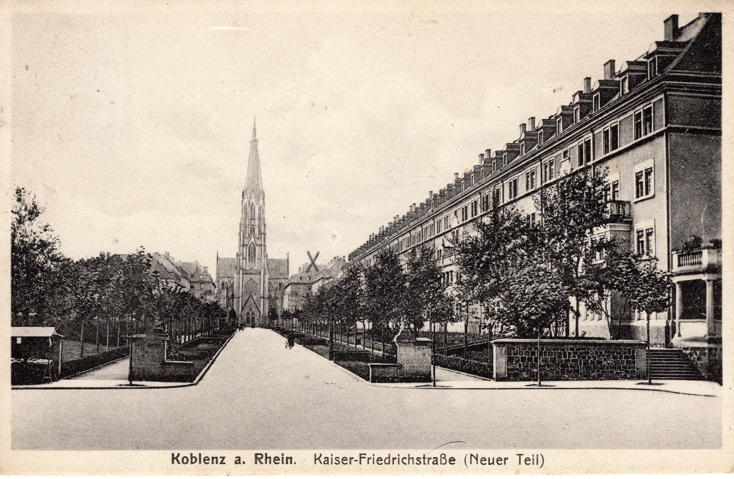 Blick durch die Südallee auf dei St.-Josef-Kirche, 1920er Jahre