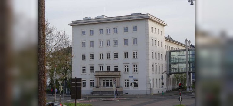 Julius-Wegeler Straße 12